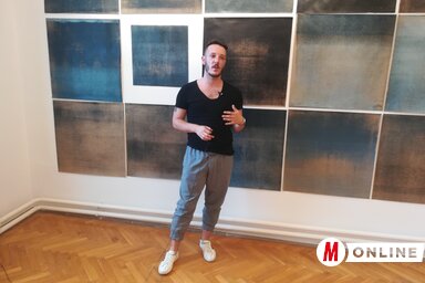 Nikola Radosavljević és művei (Fotó: Lukács Melinda)
