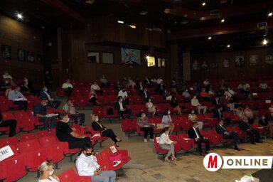 A városháza helyett a kultúrközpontban (Kecskés István felvétele)