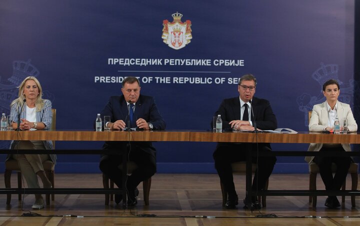 Szerbia és a boszniai Szerb Köztársaság vezetőinek közös sajtótájékoztatója (Fotó: Beta)