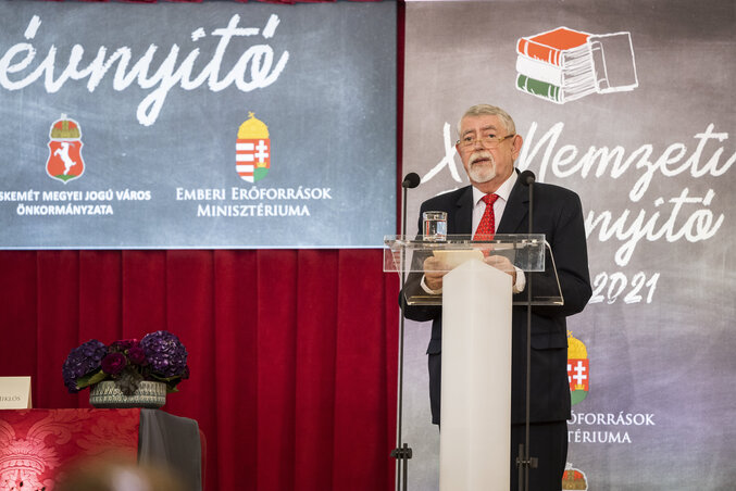 Kásler Miklós beszédet mond a XI. Nemzeti Tanévnyitón (Fotó: MTI/Mónus Márton) Kásler Miklós beszédet mond a XI. Nemzeti Tanévnyitón (Fotó: MTI/Mónus Márton)