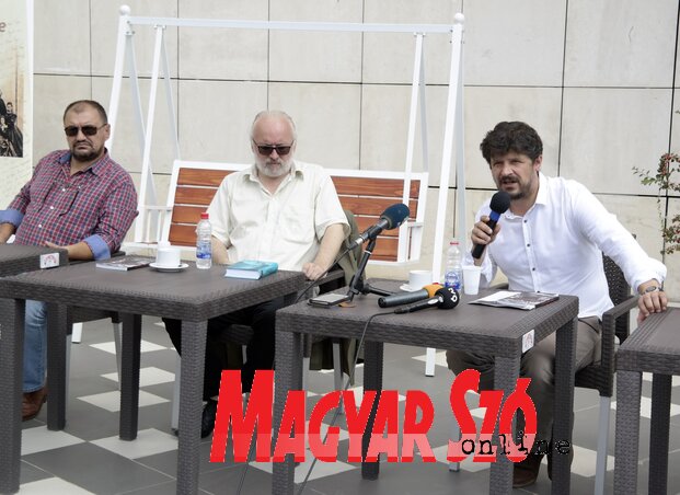 A sajtótájékoztatón Tоni Ranđelović, dr. Zoran Đerić és Milovan Filipović (Fotó: Bozsoki Valéria) A sajtótájékoztatón Tоni Ranđelović, dr. Zoran Đerić és Milovan Filipović (Fotó: Bozsoki Valéria)