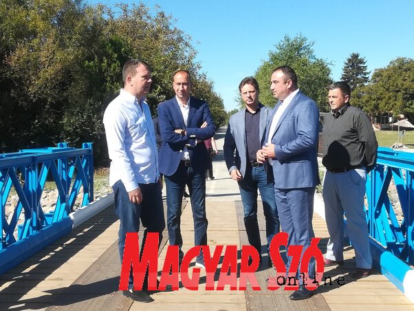A politikusok készek további pénzt áldozni a hídra (Fehér Rózsa felvétele) A politikusok készek további pénzt áldozni a hídra (Fehér Rózsa felvétele)
