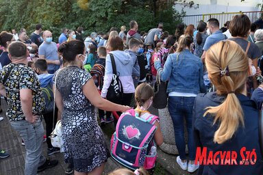 Iskolakezdés az újvidéki Petőfiben (Ótos András felvétele)
