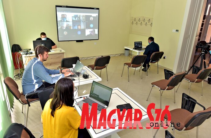 A VM4K csapata az online konferencián (Fotó: Gergely Árpád) A VM4K csapata az online konferencián (Fotó: Gergely Árpád)