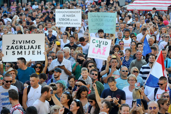Tüntetnek Zágrábban (Fotó: AP/Beta)