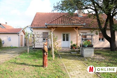 Az emlékház udvara