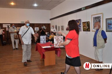 Kollár András átveszi az elismerést (Kazinczy Paszterkó Diana felvétele)