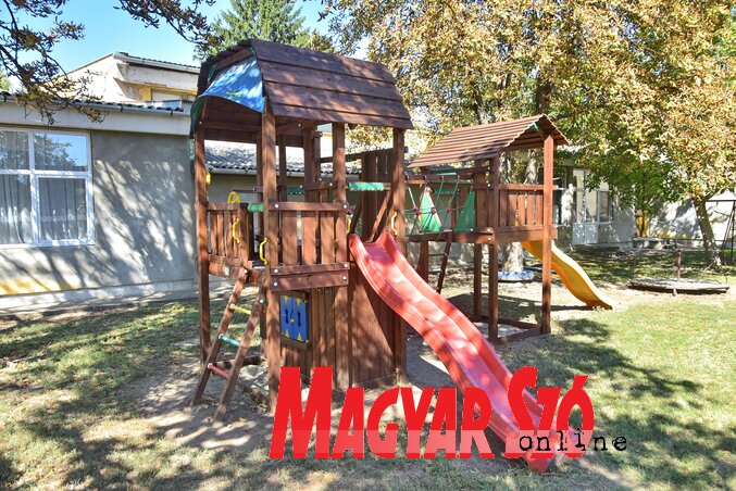 Új mászóka és csúszda az óvoda udvarán (Gergely József felvétele) Új mászóka és csúszda az óvoda udvarán (Gergely József felvétele)