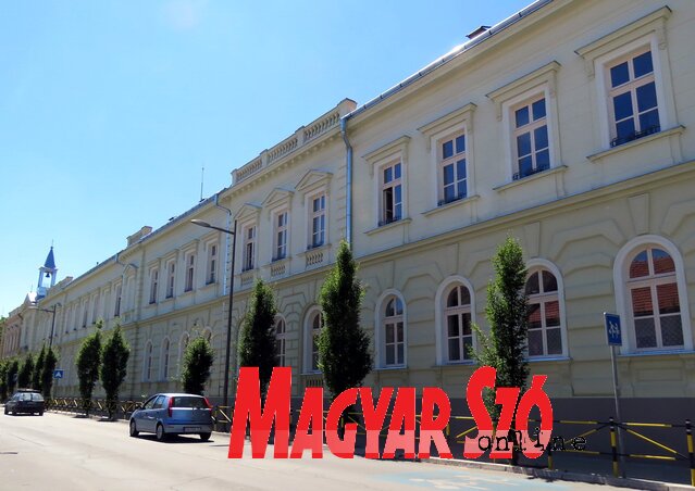Újra benépesült a zárda (Kecskés István felvétele) Újra benépesült a zárda (Kecskés István felvétele)