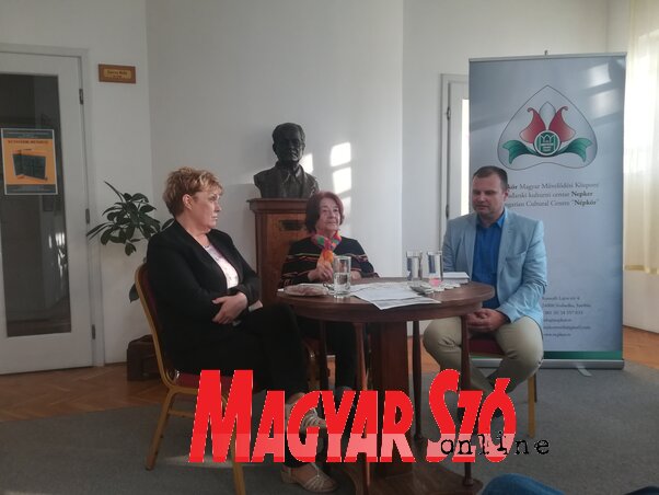 A könyvet a helyszínen megvásárolhatták az érdeklődők, a szerző dedikálta is (Fotó: Lukács Melinda) A könyvet a helyszínen megvásárolhatták az érdeklődők, a szerző dedikálta is (Fotó: Lukács Melinda)