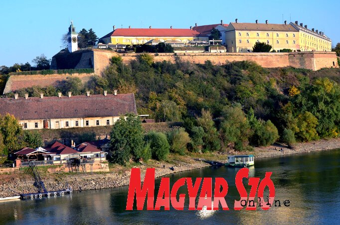 Az erődítmény Újvidék felől (Dávid Csilla felvétele) Az erődítmény Újvidék felől (Dávid Csilla felvétele)