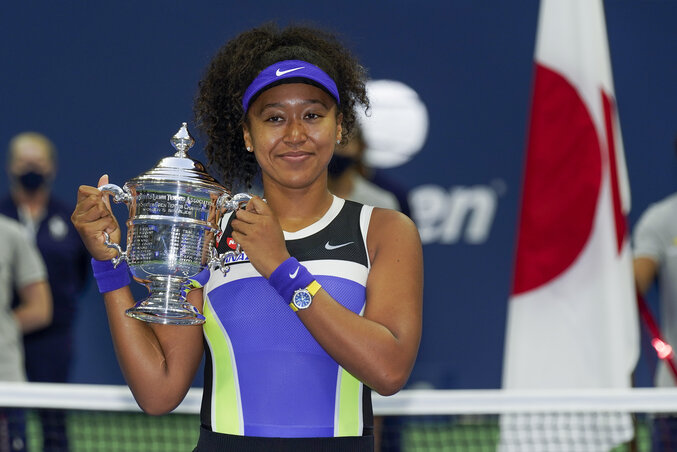Naomi Oszaka a US Open serlegével (Fotó: Beta/AP) Naomi Oszaka a US Open serlegével (Fotó: Beta/AP)