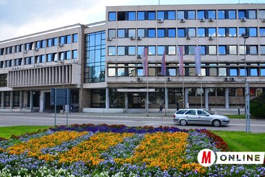 Hétfőn, szeptember 21-én összeül a városi képviselő-testület, a napirendi pontok között szerepel a polgármester, helyettese, valamint a városi tanács tagjainak a megválasztása is (Dávid Csilla illusztrációja)