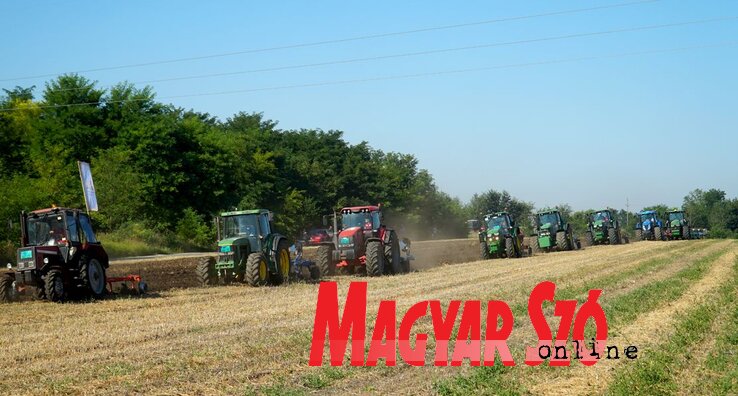 Harminc traktor volt az idei versenyen Harminc traktor volt az idei versenyen