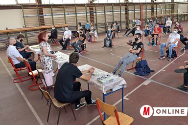 A Képes Ifjúság különszámával ismerkedhettek meg a magyarkanizsai középiskolások (Fotó: Gergely Árpád)