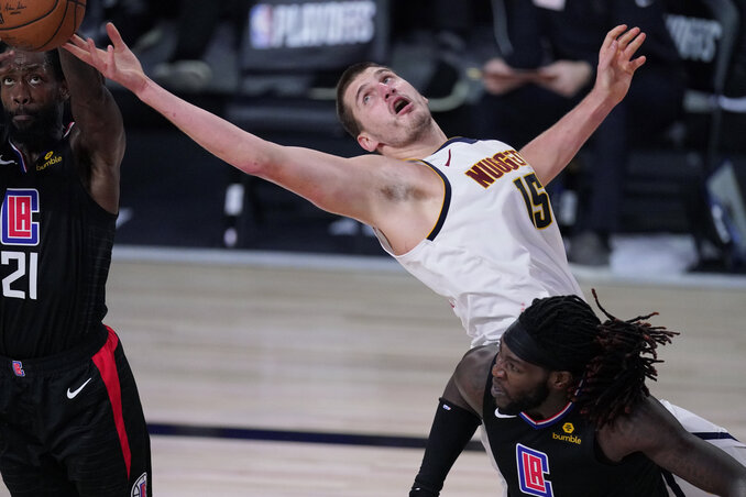 Jokić uralta a palánk alatti területet (Fotó: Beta/AP) Jokić uralta a palánk alatti területet (Fotó: Beta/AP)