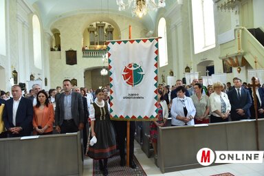 U pripremi za blagoslov zastave manifestacija „Đenđešbokreta” i „Durindo” (Foto: Edvard Molnar)