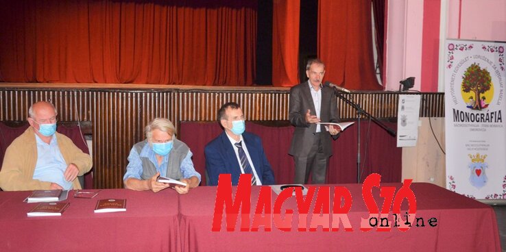 A Betiltott ünnep című könyv bemutatója (Kazincy Paszterkó Diana felvétele) A Betiltott ünnep című könyv bemutatója (Kazincy Paszterkó Diana felvétele)