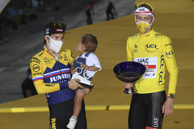 Pogačar (jobbról) és Roglič küzdelme felejthetetlenné tette az idei Tour de France-t (Fotó: Beta/AP)