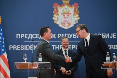 Richard Grenell, az amerikai elnök különmegbízottja és Aleksandar Vučić államfő (Fotó: Beta)