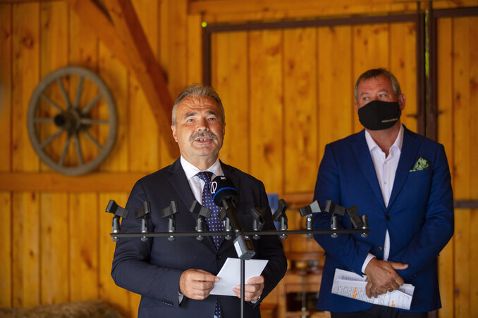Nagy István és V. Németh Zsolt sajtótájékoztatója Reziben, a Pajtamúzeumban (Fotó: MTI) Nagy István és V. Németh Zsolt sajtótájékoztatója Reziben, a Pajtamúzeumban (Fotó: MTI)