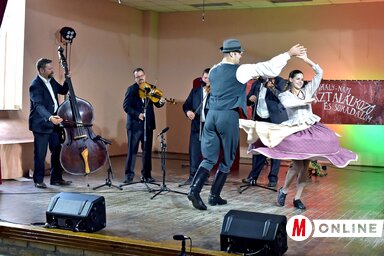 Szakács Tamás, Lukács Sára és a Juhász zenekar (Fotó: Gergely Árpád)