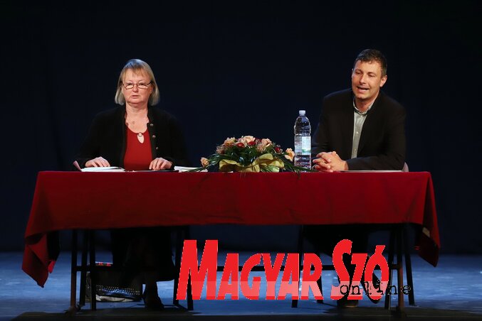 Kovács Jolánka műfordítóval Hajvert Ákos beszélget (Fotó: Lakatos János) Kovács Jolánka műfordítóval Hajvert Ákos beszélget (Fotó: Lakatos János)