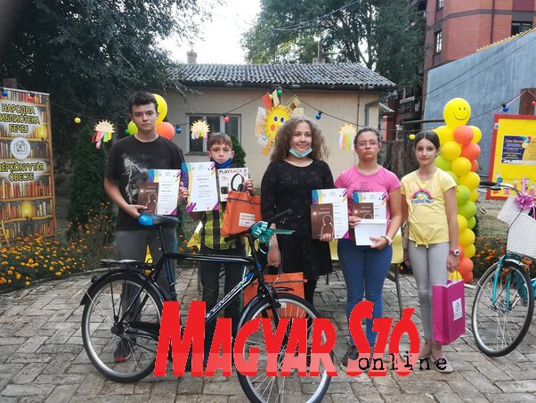 A díjazott magyar szerzők (Fehér Rózsa felvétele)