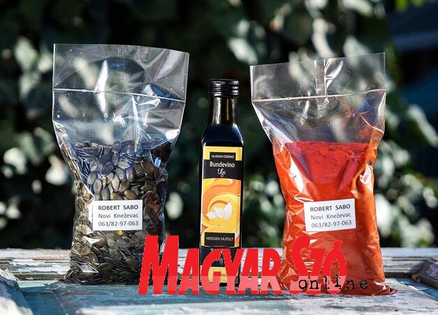 Az egészség forrása: tökmag, tökmagolaj és fűszerpaprika Szabóék gazdaságából (Fotó: Gergely József) Az egészség forrása: tökmag, tökmagolaj és fűszerpaprika Szabóék gazdaságából (Fotó: Gergely József)
