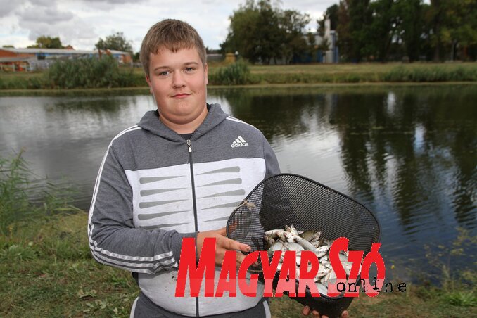 Faragó Szabolcs a zsákmányával (Diósi Árpád felvétele)