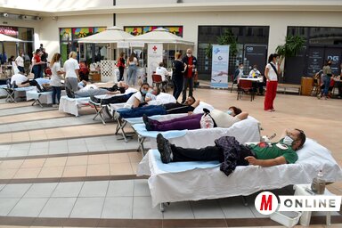 A véradási akciónak a Galleria Hotel átriuma adott otthont (Patyi Szilárd felvétele)