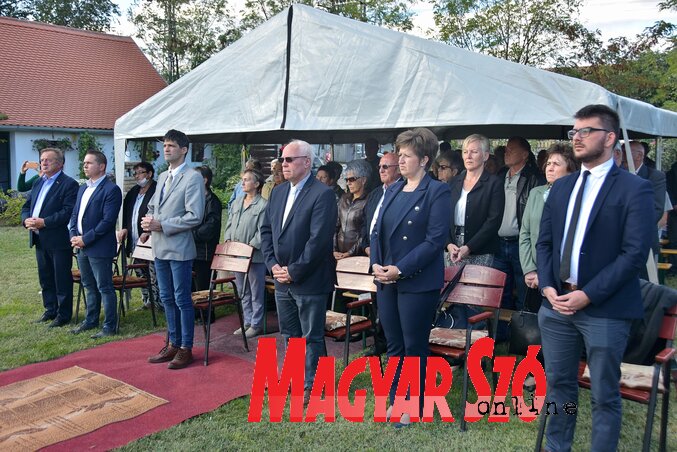 A falunap részvevőinek egy csoportja (Gergely József felvétele) A falunap részvevőinek egy csoportja (Gergely József felvétele)