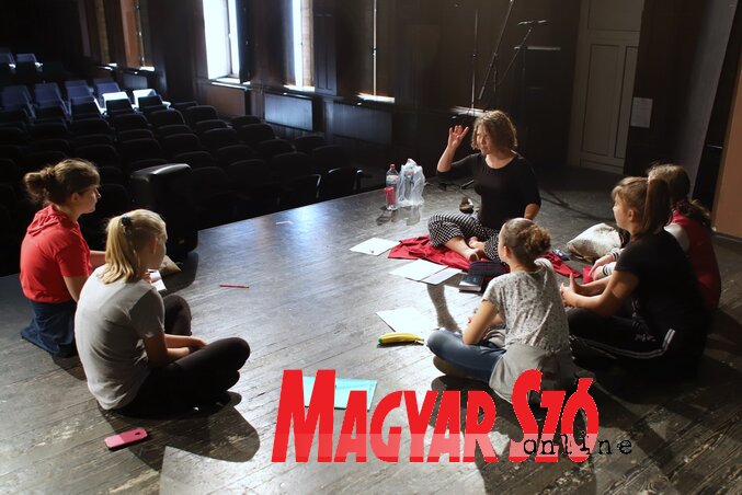 Kisebb csoportokban zajlott a munka (Lakatos János felvétele)