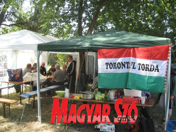 A torontáltordaik még zászlóval is „alátámasztották”, hogy jelen vannak A torontáltordaik még zászlóval is „alátámasztották”, hogy jelen vannak