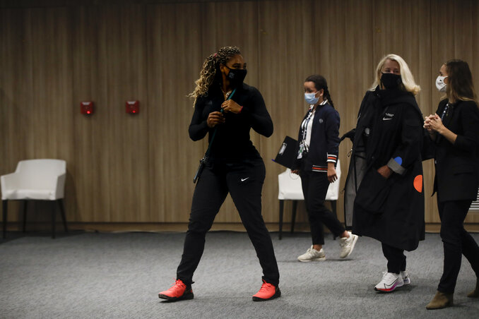 A Párizsban megtartott sajtótájékoztatón Serena Williams a US Openen Viktorija Azarenka ellen történt Achilles-ín-sérülésére hivatkozva lépett vissza (Fotó: Beta/AP)