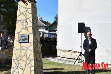 Dr. Maruzsa Zoltán államtitkár mondott ünnepi beszédet a szobrnál