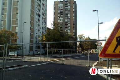 A Podbarán tavaly novemberben kezdődtek a felújítási munkálatok, melynek a határidejének többszöri kitolása után október végére befejezik a városrész rekonstrukcióját (Szeli Balázs felvétele)