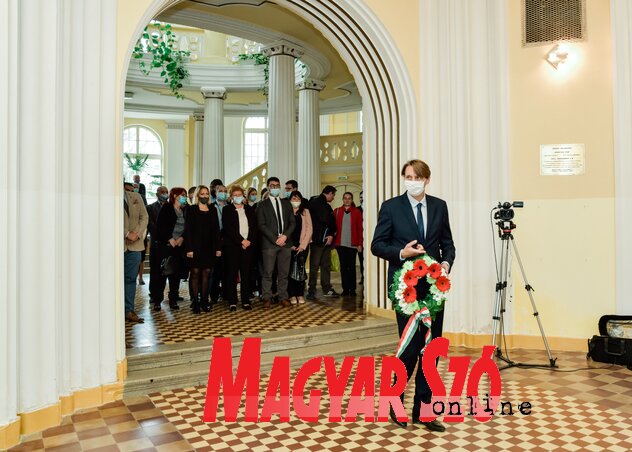 Dr. Czikajló Gergely, Magyarország Szabadkai Főkonzulátusának konzulja koszorúzott (Herédi Krisztián felvétele) Dr. Czikajló Gergely, Magyarország Szabadkai Főkonzulátusának konzulja koszorúzott (Herédi Krisztián felvétele)