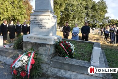 Politikai és civil szervezetek is koszorúztak (Fehér Rózsa felvétele)