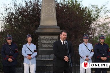 Dr. Csige Gábor beszédet mond (Lakatos János felvétele)