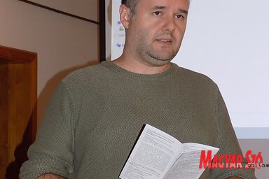 Hugyik Richárd megnyitja a rendezvényt (Fotó: Szögi Csaba)