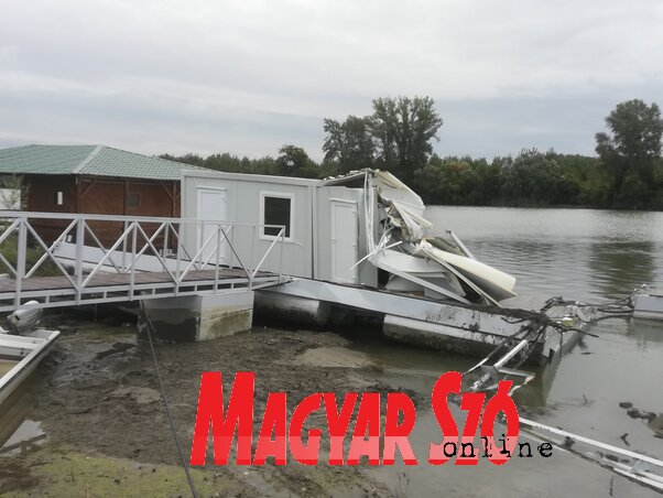 A megrongálódott kikötői konténer (Fehér Rózsa felvétele)