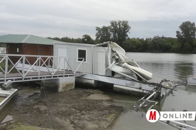 A megrongálódott kikötői konténer (Fehér Rózsa felvétele)