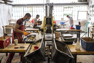 Budapest, 2020. okt�ber 3.
Dolgoz�k az Iamart Cementlap Manufakt�r�ban a Csepel Muvek nyitott gy�rak h�tv�g�j�n 2020. okt�ber 3-�n.
MTI/M�nus M�rton