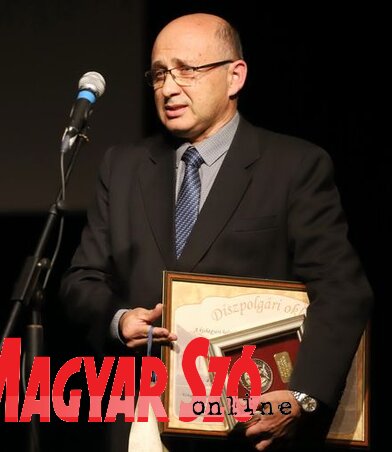 Csőke András köszönetet mond az elismerésért (Fotó: Lakatos János) Csőke András köszönetet mond az elismerésért (Fotó: Lakatos János)