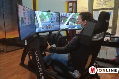 A szimulátoron szinte minden közlekedési helyzetet gyakorolni lehet (Fehér Rózsa felvétele)