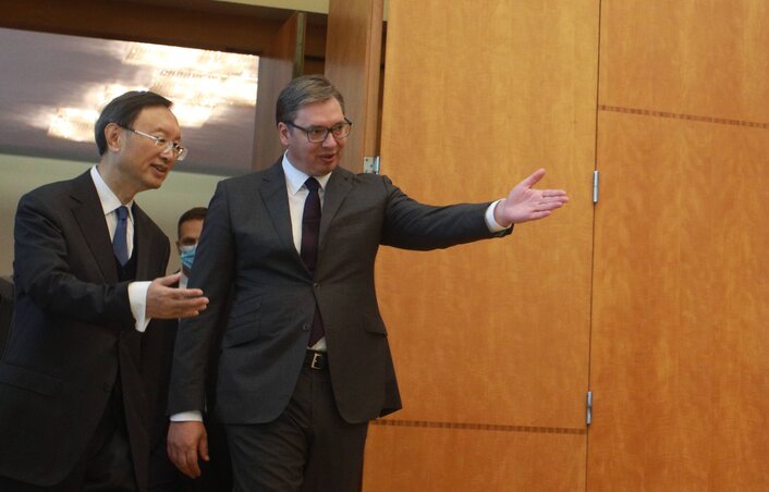 A szerb elnök kínai vendégével a két küldöttség együttes ülésére érkezik (Fotó: Beta)