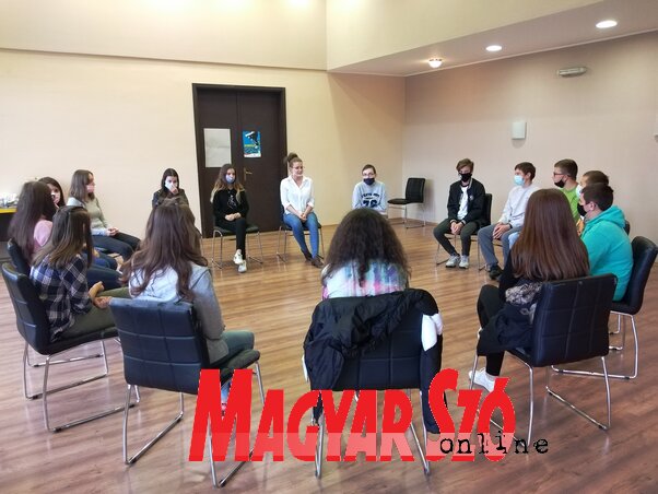 A projektum keretében a magyarkanizsai Ifjúsági Otthonban is tartottak foglalkozást (Jenei Klementina felvétele) A projektum keretében a magyarkanizsai Ifjúsági Otthonban is tartottak foglalkozást (Jenei Klementina felvétele)