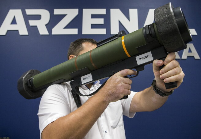 Az RGW 90 típusú újgenerációs páncélököl (Fotó: MTI) Az RGW 90 típusú újgenerációs páncélököl (Fotó: MTI)