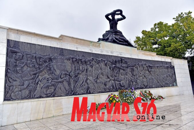 Az emlékművet idén október 10-én is megkoszorúzták (Fotó: Gergely Árpád)